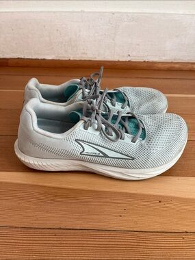 Altra Escalante 4 Women’s Light Teal Running Shoes size 8.5